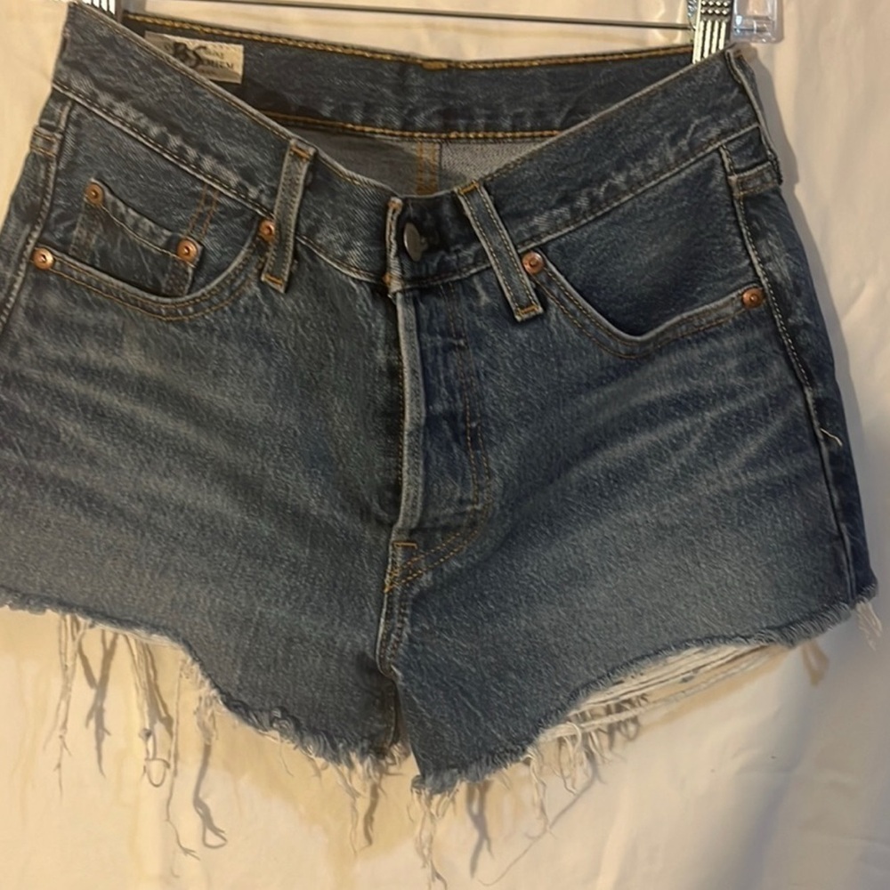 Levi's Premium Denim 501 Blue Buttoned Distressed Shorts size W25